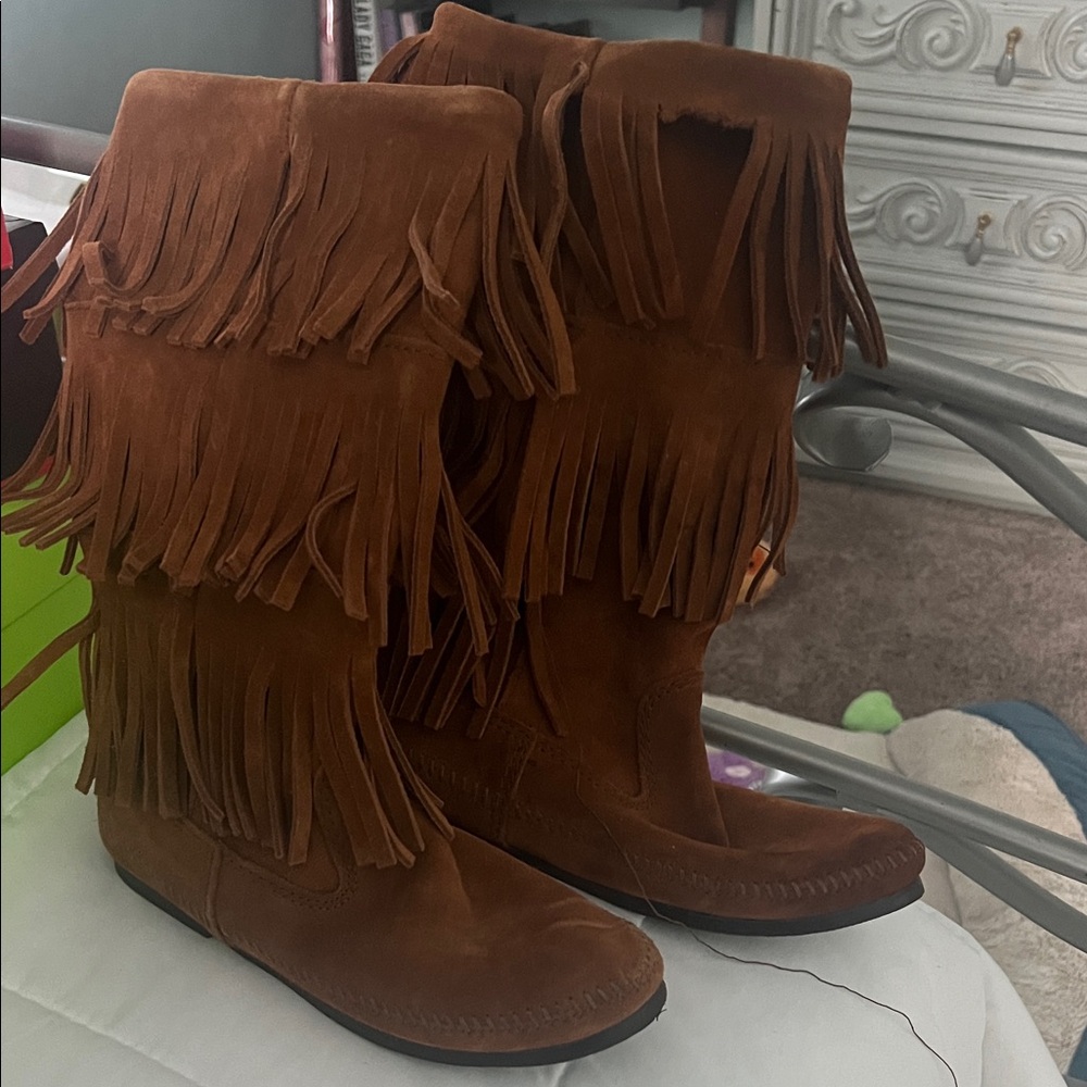Minnetonka Tan Fringed Moccasin Boots